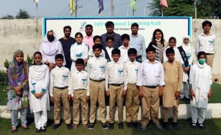 Group photo of pupils and instructors in the workshop